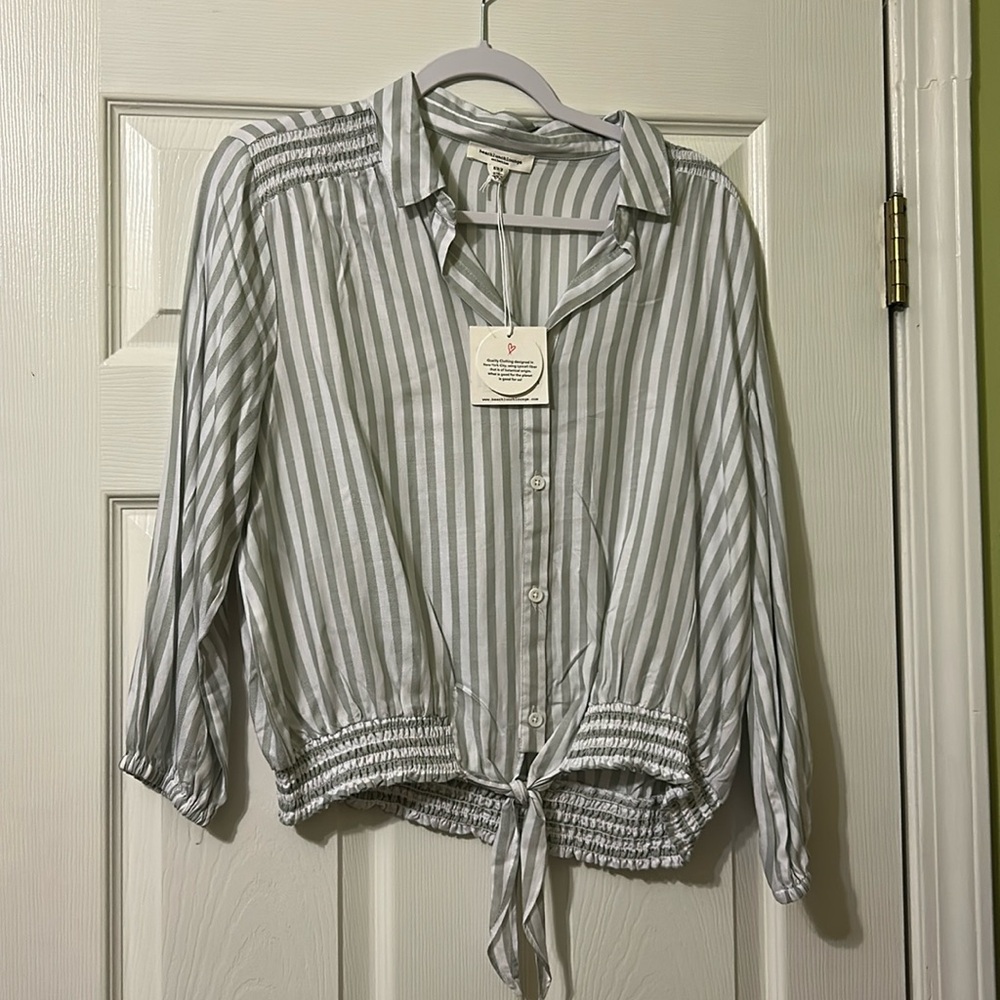 Beach Lunch Lounge Button Down top